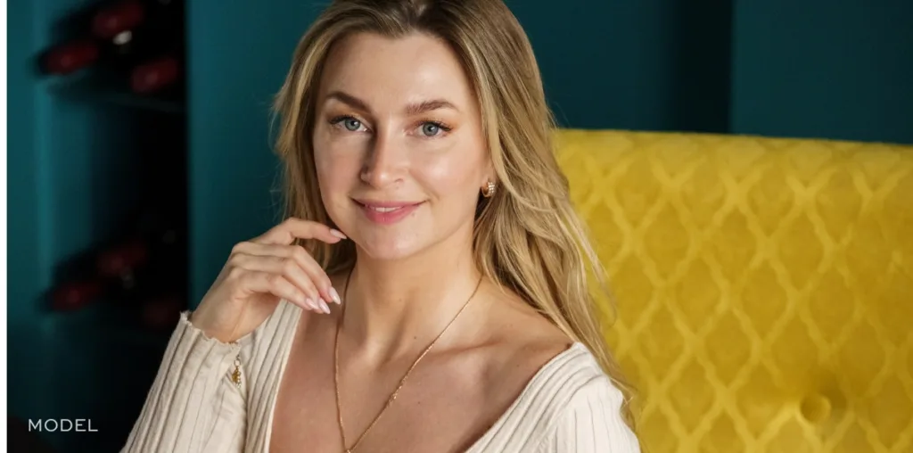 Women posing with her neck